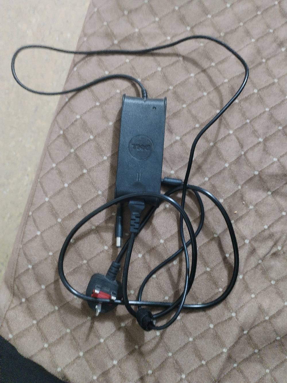 السلام عليكم متوفر جهاز لابتوب dell latitude d820 ذاكرة 160 gb وياه شاحنتة الجهاز نضيف يحتاجله تنصيب وندوز ٧ ويشتغل كبل عالشحانة بسعر ٣٥ الف