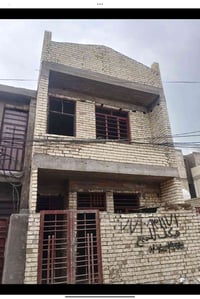 هيكل لل بيع 50متر بي غرفتين وصحيات وبيتونه وستقبال وصاله الزعفرانيه 07...