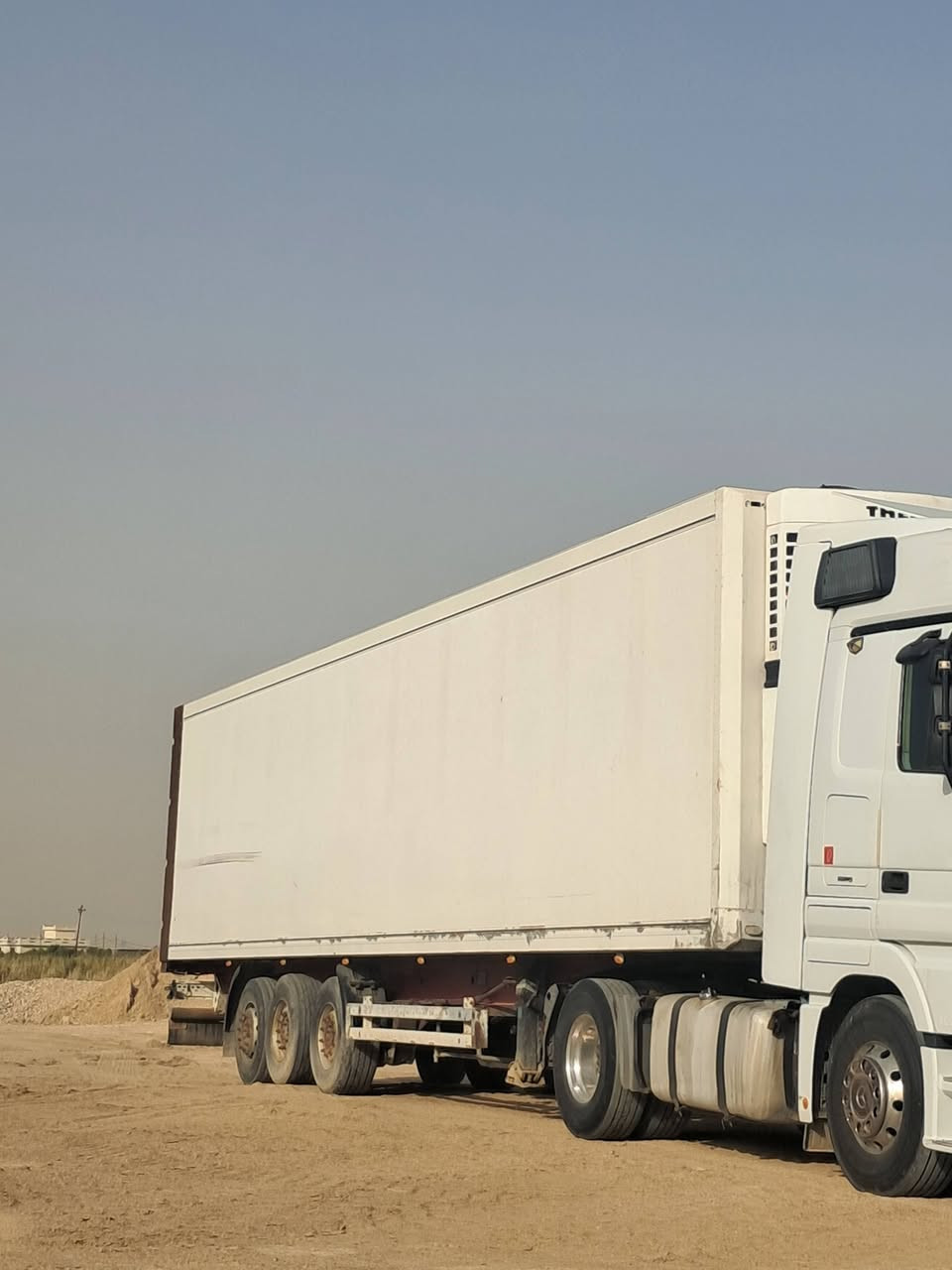 للبيع عربانه يطاليى جهاز سمكس شاشه200غاز134 سمك 5 رتفاع 265 ستندر دنكير رفاع تخم تاير مجموعه دسك مارسيدس سلة سبير تانكي مي عربانه جاهزة للشغل سعر (100شده$) رقم الهاتف   ***********

