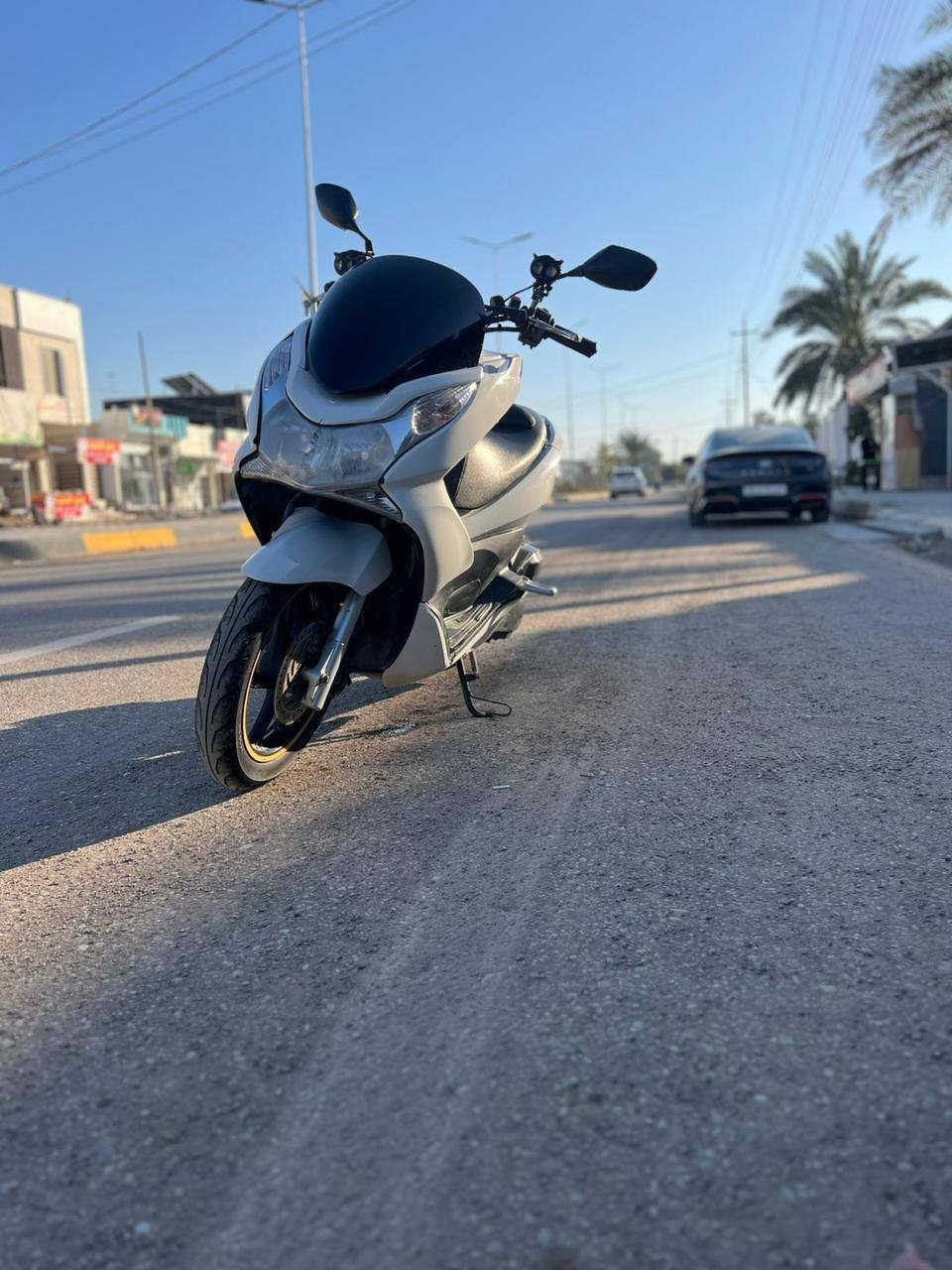 السلام عليكم pcx بلاديه ما بيهه اي نقص كهربائيات كلهه شخاله بيهه منفيس حساس ازدحام شغال حساس استان شغال ما بيهه اي نقص مكينته عل وضع الشركه مكانهه ديالى تقاطع القدس السعر مليون و١٥٠ وبيهه مجال رقم ***********

