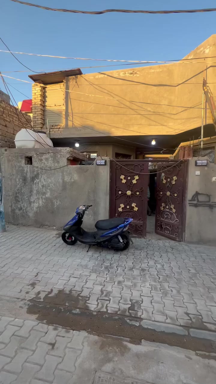 بيت للبيع في بستان عبد الحسين الراضي  يحتوي عل غرفتين براني مطبخ حمامات داخليه خارجيه للاستفسار 

‭0780 962 8310‬
