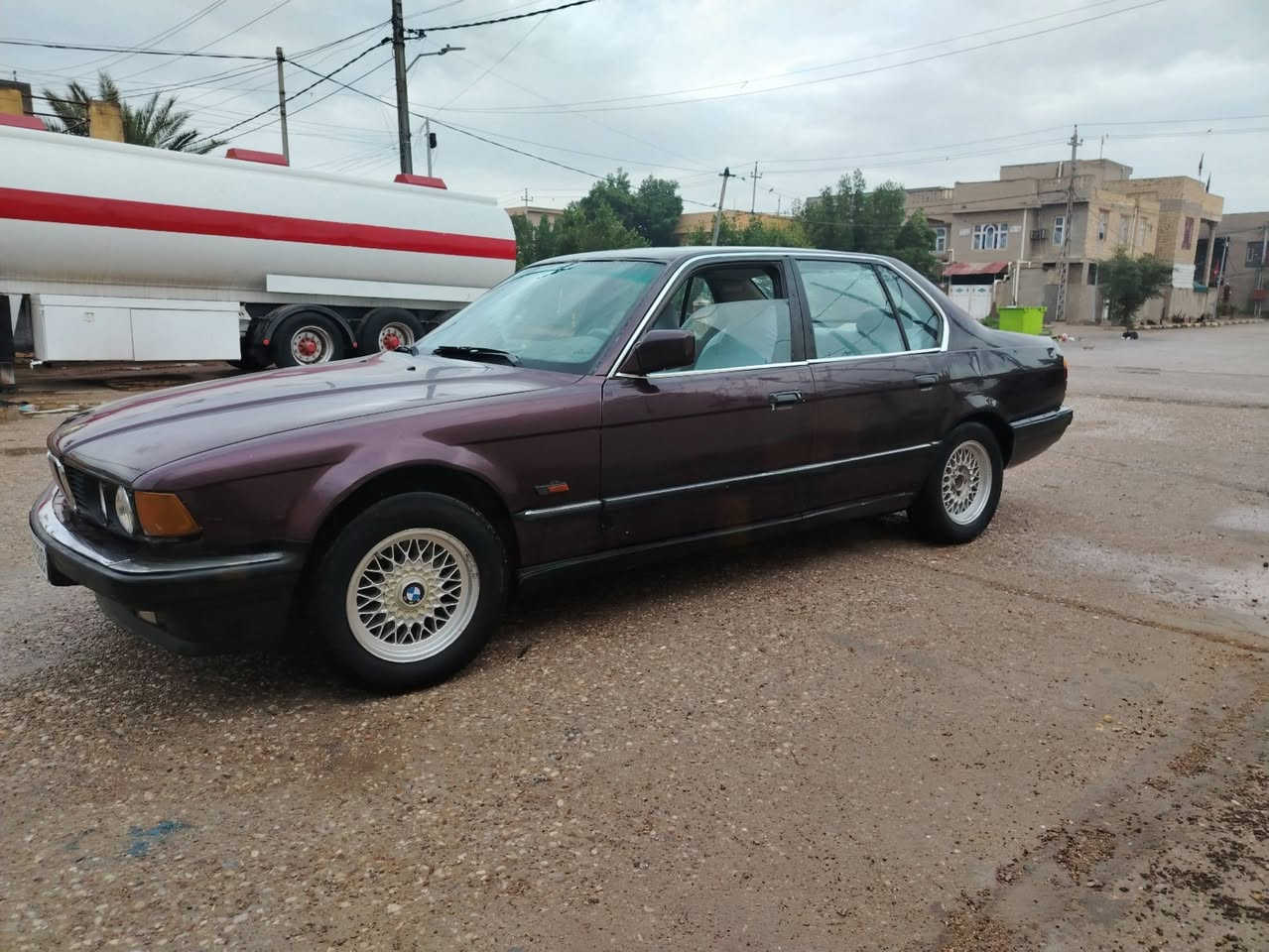 السلام عليكم 735اصل موديل 1992مكينه كير مكفولات صدر أمامي وخلفي مبدله جديد تخم تاير 80. بل 100كهربائيات كلها شغاله وبلاديه مكفوله من الخياس ولظربه القويه بك لايتات حاويه السياره بلاديه مسجل شادلها مضخمات صوت السعر 35وبيها مجال السياره مامخلي شي مامبدله اخوان تحويل سريع ***********
