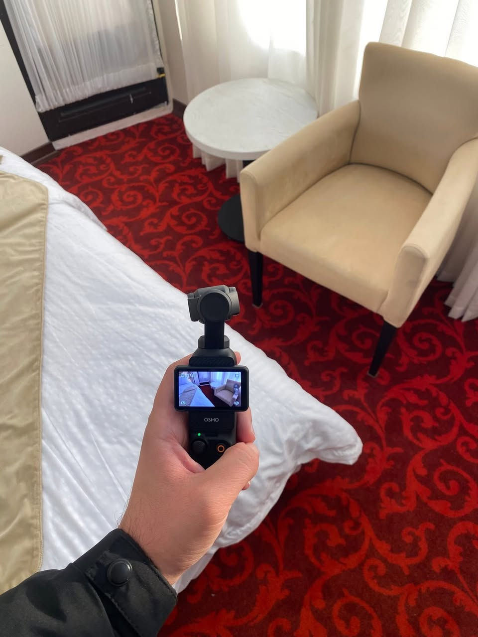 للبيع اوزمو بوكت 3 (Osmo Pocket 3) جديده
📆 الاستخدام: اقل من شهر 

💰 السعر: 700 ألف / اخذته ب850 الف مع كامل الملحقات ممستخدمات ابدآ

📞 للتواصل: ***********
