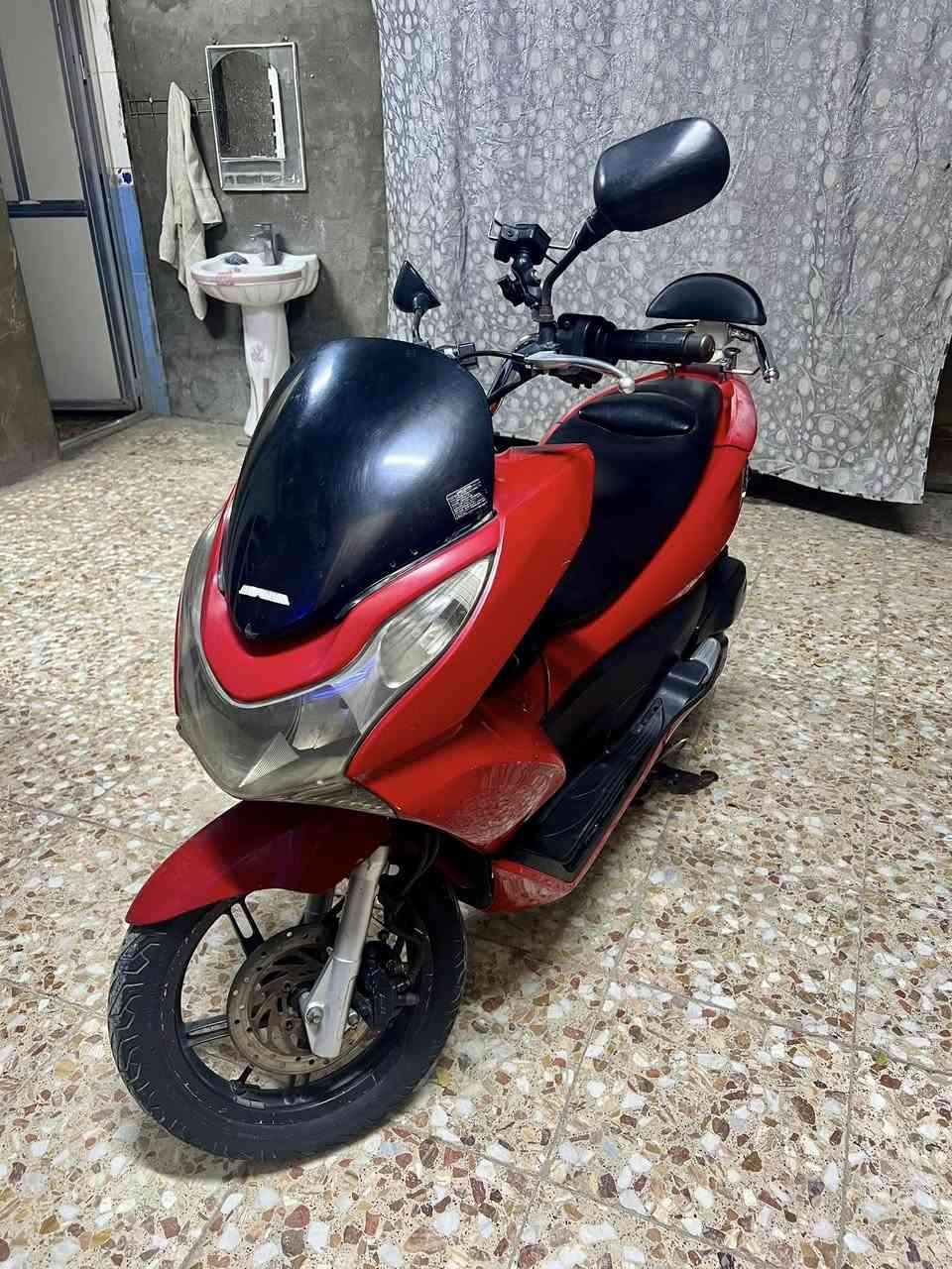 سلام عليكم دراجه bcx150cc جيل الاول دراجه جديده مكينه مكفوله ما مفتوح برغي جيب فيتر وتعال وكفرات بلادي سويجات 2دراجه جديده ماشيه37 السعر1350للاستفسار ***********
