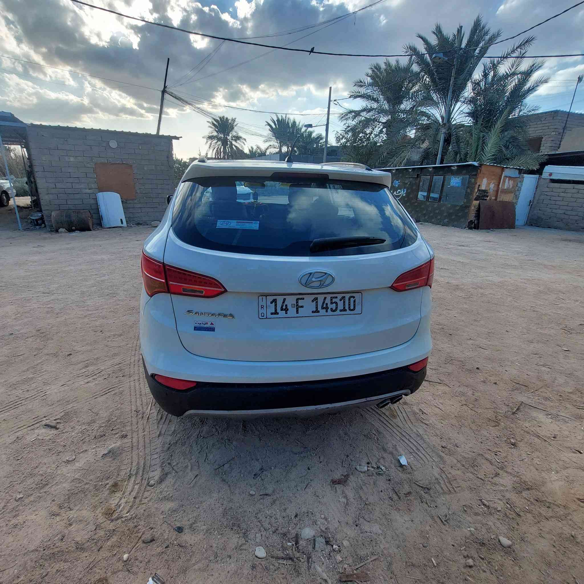 سنتافية خليجي  موديل ٢٠١٣ محرك ٢٤٠٠ دوش فول موصفات منوراما كشنات كهربائية حساس خلفي كامرات عدد ٢  اشاير بلمري مري شفط ٧ راكب رقم انكليزي تبريد ٣ قطع وتتفئة السنوية بسمي بيها جاملغ لليسر مع بابين صبغ واشوي تحت قبق البانزين اثر شخط ستوتة السعر ١٥٥ وبيها مجال للشراي العنوان بصرة رقم ***********
