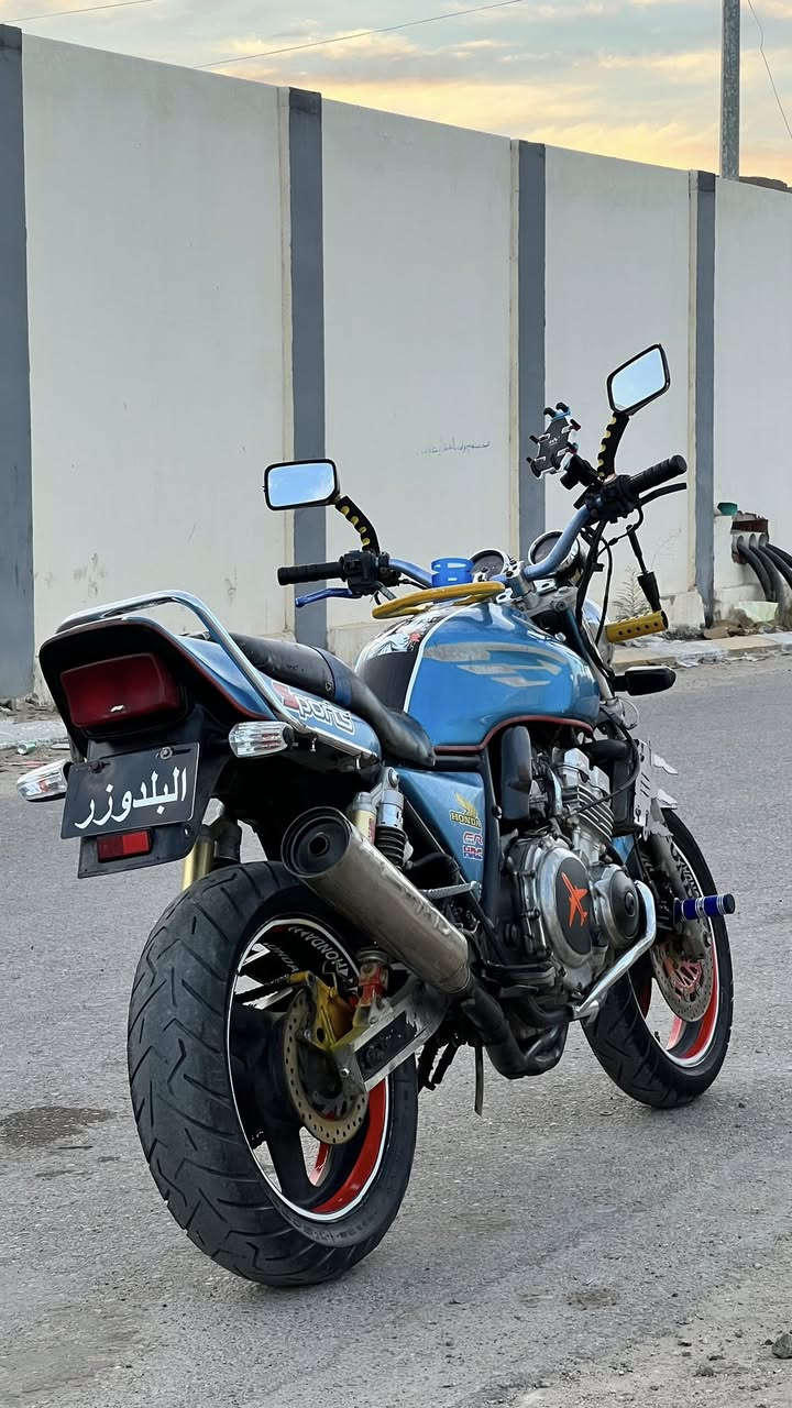 السلام عليكم للبيع CB4 محرك 400 دراجة مكمركة و نضيفة وجاهزه من كلشي تجي تكلب وتشوف بعينك مانقصهاا لو برغي السعر 1600 وبيهاا مجال بيع مستعجل قليل مكاني الانبار عامرية الفلوجة ***********
