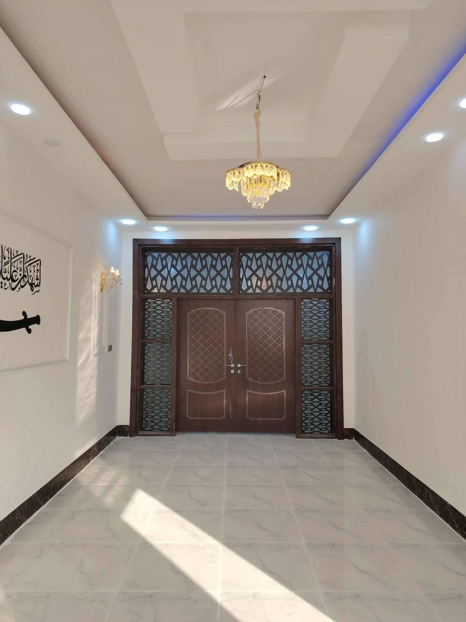 بيت للبيع مساحه 150متر  طابو زراعي سند 25 قرار محكمه 

بسعر 54وبي مجال قريب علا شارع 

عنوان البيت نجف مقابل ملحق قرية الغدير   تفاصيل 
غرف نوم 2صاله مطبخ  وصحيات وستقبال 

عنوان المكتب مقابل قريه الغدير عمود 262مكتب النور للعقار 
للاستفسار اتصل على ***********أو مراسله واتساب
