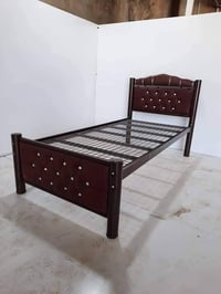 للبيع سرير معدن نفر واحد  عدد ٢ الواحد ب٧٥ الف  سرير خشب عدد ٢ مال نفر...