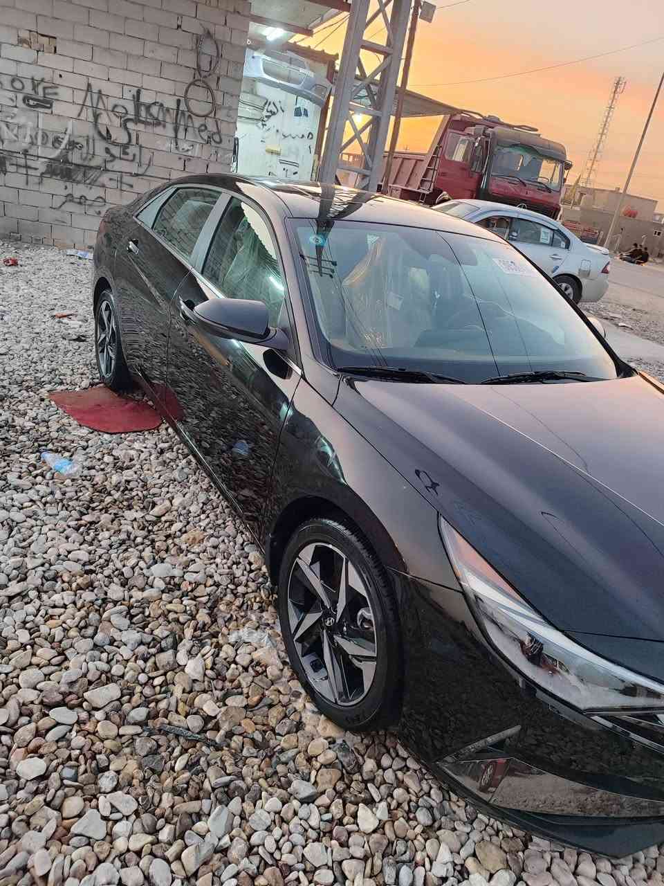 السلام عليكم
هونداي النترا  امريكي  2023  1/1  
ماشيه 36 كم
 لمتد. فول مواصفات :-
١-بصمة لمس تشغيل ابواب وصندوك بصمة .
٢-فتحة سقف ( سلايد روف ).
٣-محرك 2000 Doch دوش
٤-كاميره  خلفية دوارة.
٥-رادارات 360 درجة ( امامي جانبي خلفي) .
٦-مانع التصادم الامامي والخلفي.
٧-تحكمات ستيرن 4 جهات فول.
٨-دشبول دجتل شاشة 3 وضعيات للعدادات.
٩- ثلاث وضعيات قيادة (اقتصادي-سبورت-ذكي).
١٠- مثبت سرعة ذكي ( التحذير عند مغادرة المسار ).
‏١١-Auto Hold التوقف لفترات قصيرة.
١٢-الهاند بريك بصمة.
١٣-بدون كيبل يربط التلفون واير ليس و GPS.
١٤-شحن واير ليس + شاحن تعليق بدشبول.
١٥-ويل كب ١٧ مميز لمتد.
١٦-نظام الصوت  سبورت Bose عدد السماعات 8.
١٧-تشغيل عن بعُد.
١٨-المراية الجانبية كهرباء +اشارة بلمراية .
١٩-اضواء ترحيب عند الاقتراب.
٢٠-  بك لايت ليد متصل وسكنات لد.
٢١-اشارة لمراية جانبية.  
٢٢-نقطة عمياء.
٢٣-تدفئة بالكشنات 
٢٥- كير اوتماتيك وعادي.
٢٦- تحديد مسار وقيادة الية والسياقة على خطوط الشارع في حال الاجتياز تنبهك.
٢٧- مانع انزلاق نظام
٢٩-فتح الصندوق الذكي عند الاقتراب.
٣٠- شاشة دجتل ودشبول دجتل حجم كبير لمس.
٣١-مثبت سرعة ذكي ( التحذير عند مغادرة المسار ).
٣٢-كشن كهرباء.
٣٣-تدعم نظام الابل كار بلي والاندرويد اوتو بدون كيبل يربط التلفون واير ليس و GPS  
السيارة بعد بيها هواي مواصفات.
٣٤- مرقم بغداد بأسمي تحويل ثاني يوم 
حادث طرف الجاملغ فقط مثل ماموضح بالفيديو 
العنوان / ديوانيه _ عفك 
التواصل واتس اب ***********
لاتصال ع هذا الرقم ***********
