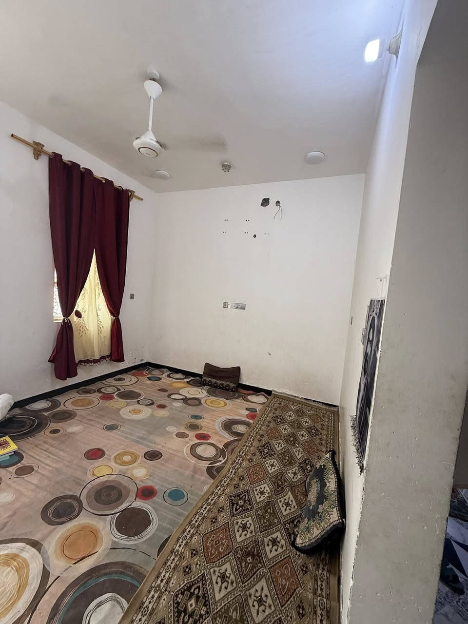 دار زراعي للبيع مساحه ٢٠٠م في منطقه الصخيين بعد جسر الحولي مقابيل طاقه يبعد عن شارع العام ١٠٠متر قريب جدا 
بناء طابوق وسقف كونكريت وأساس صب 
يتكون من استقبال وصحيات منفرده 
وصاله كبيره ومطبخ وغرفتين ومناور عدد٢وصحيات داخليه وخارجيه وكراج وستاره كامله بيت جديد ونضيف 
السعر خاص او اتصال بالأرقام التأليه 
خدمات ماء وكهرباء ومدارس 
للمزيد من المعلومات يمكنكم التواصل معنا 
على صفحة الفيس بوك ( الامل للعقار) 
او الاتصال على الرقم التالي ***********
للمزيد من العروض على الفيس بك 
https://www.facebook.com/profile.php?id=100087963616783&mibextid=2JQ9oc

للمزيد من العروض على حسابنا التيليجرام (الامل للعقار)
https://t.me/ameralkabe

للمزيد من العروض على حسابنا الواتساب (الامل للعقار)
https://chat.whatsapp.com/GRFrcEXw0J88CVE83bhb8v
