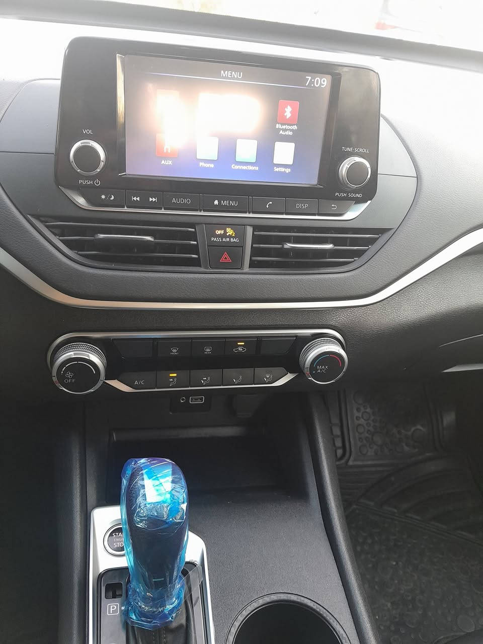 نيسان التيما موديل ٢٢رقم أربيل الدولي حادثها جنطه البجم كبس بدون ايرباك ماشيه ٦٥ بصمه تشغيل عن بعد حساس اطارات رادارات السعر ١٥٠ وبيها مجال بيع او مراوس حسب القناعه هاتف  ***********موجوده بكربلاء
