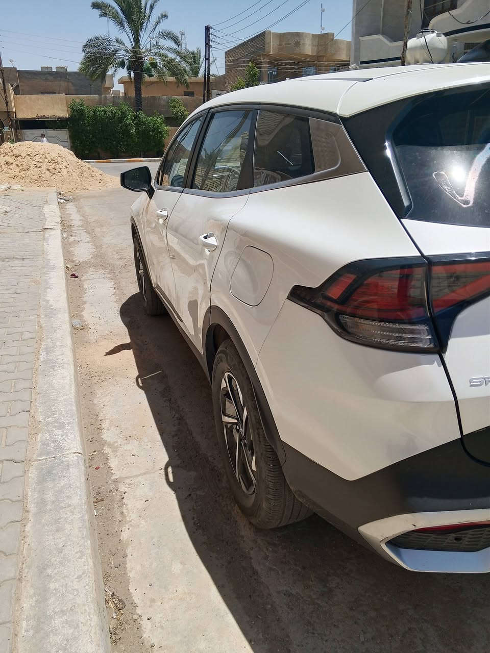 السلام عليكم 👋🏻 كيا سبورتج 🚗 هايبرد موديل ٢٠٢٣ وارد امريكي اللون ابيض حادثها بنيد وجاملغ ايمن مبدلات بالبلادي بدون صبغ وتصليح باللغد بسيط ومصبوغ الباب الصدر الايمن وبيها بارد خفيف على سياره مبين بالصور بدون صبغ وبيها سونار السياره ليبل واحد ماعدا الجاملغ وبنيد ومابيها أي ايرباك طاك كلها سستم كامل محرك وكير كله جديد مالت شركه ماشيه 18000 الف قابل للزياده  بعدها زيرو مواصفات نص فول LX رقمها بغداد انكليزي بأسمي هزه جديده سنويه ل ٣٠ تحويل مباشر   السياره للبيع ✅ بسعر  165  وبيها مجال بسيط حك الجيه ✅ رجاءا الي يريد يستفسر أكثر يتصل وان شاء الله خير مكاني بغداد - الهاتف / ***********    *********** ابو حسام
