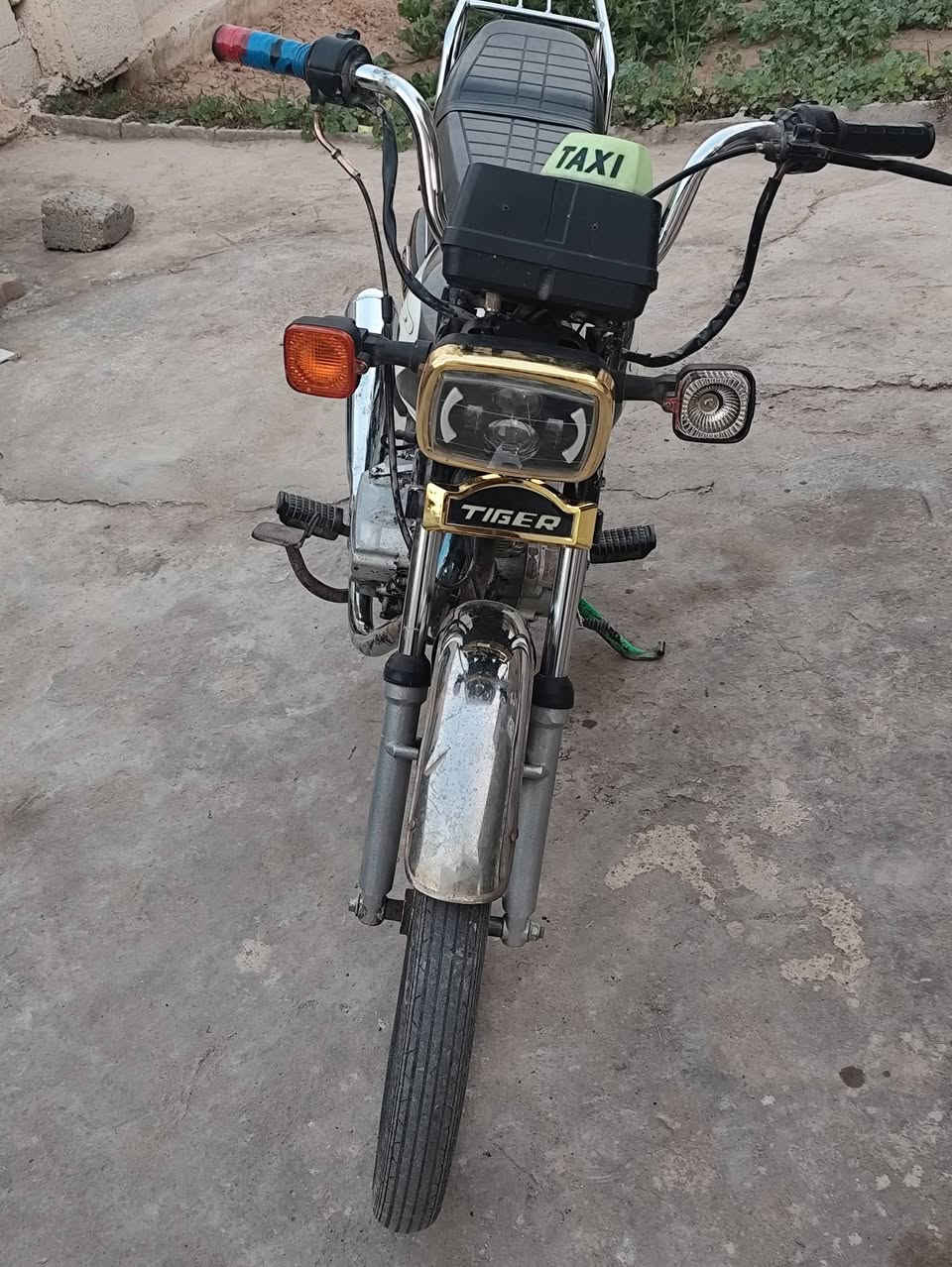 سلام عليكم دراجه للبيع5كير  سيفان موديل 19نقصه ماكنيت يتبدل شويه تعبان الدراجه اي نقص مابيه شغلل
اوراقه ضايعه اكفلكياه من السرقه
سعره 250الف وبيه مجال مكاني بغداد المدائن جسر ديالى متواجد فيس وهاذه رقمي: ***********
