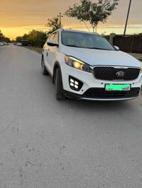 عندي كيا سورنتو موديل 2017 وارد امريكي بدون حادث بدون ايرباك كلين صارب...