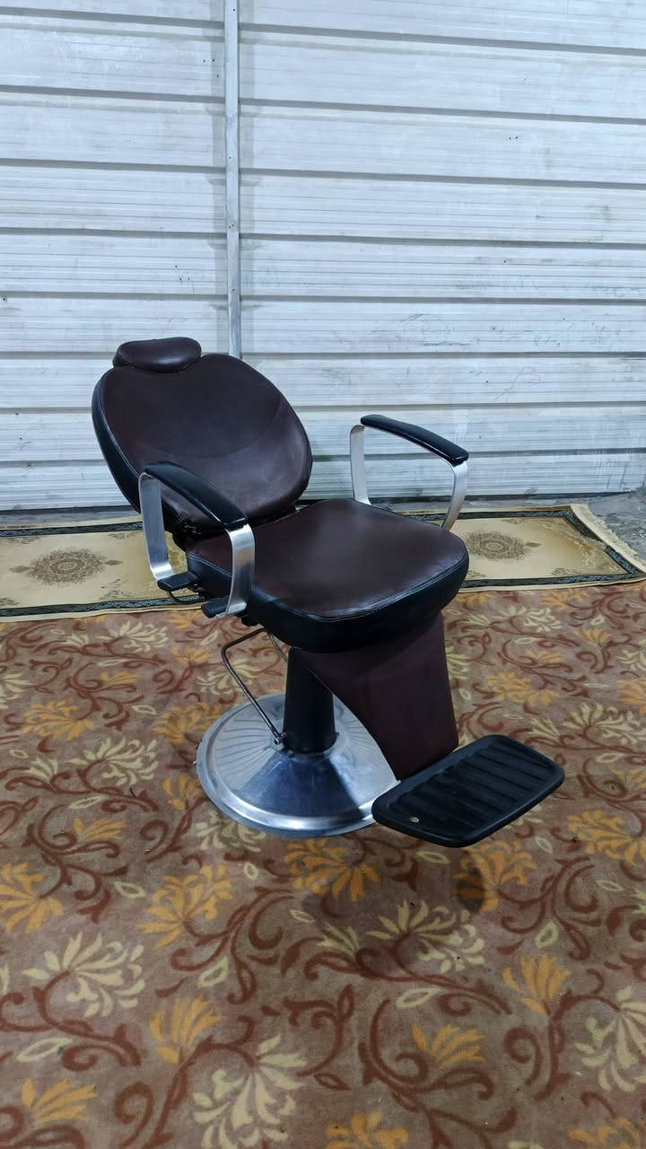 سلام عليكم كرسي حلاقه نظيف كلش وجكاته شغلات فول مكاني البصره الحيانيه ***********
