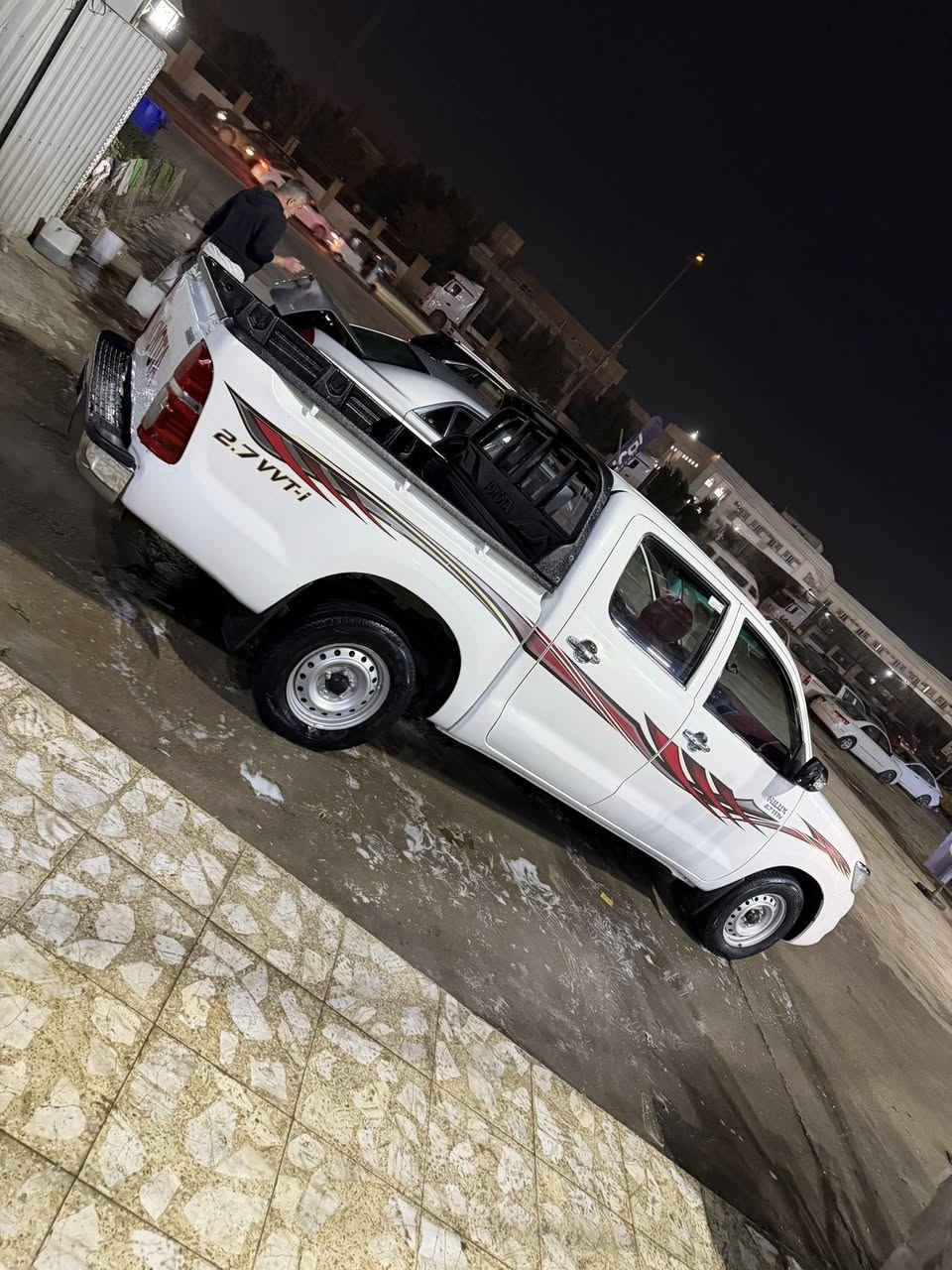 سلام عليكم 
هايلوكس 2014 رقم سليمانيه
السياره بحاله الوكاله جديده 
مكفوله كفاله عامه من كلشي كير مكينه بالجيس كلها عل بلاد مدوشمه بسليمانيه معروضه 210$ 
مكان السياره الزعفرانيه
رقم راعيها ***********
