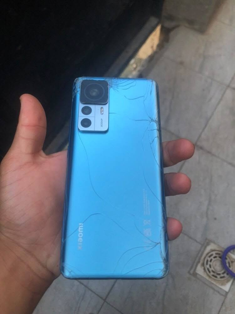 سلام عليكم جهاز البيع Xiaomi 12T Pro فطور بل شاشه بل ضهر واضح عدكم مكان بغداد البياع شهداء تصال *********** معروفه مواصفاته
