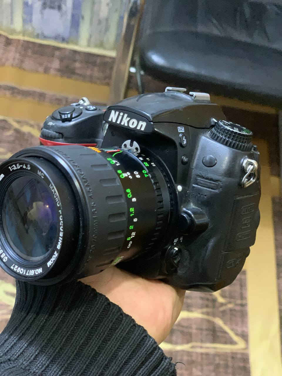 كامره نيكون 700 نضافه 70%  البيع ب450
وبيهن مجال الشراي وهاذه رقمي ***********
