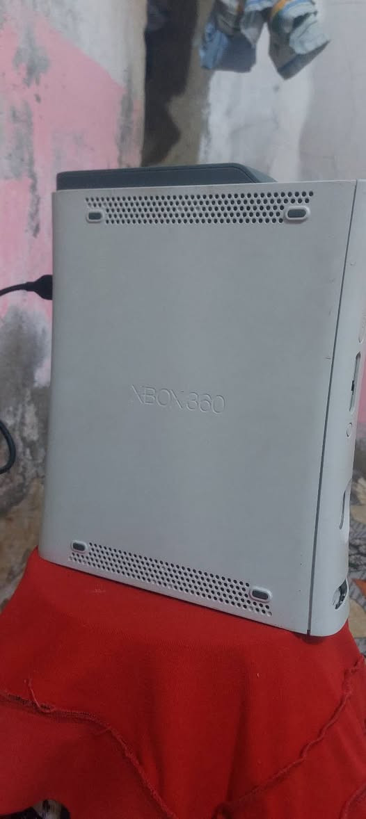 اكس بوكس 360 فات ابيض فول 🔥✅

مع يددتين واير بلون اسود اصليات🔥

مع محوله اصليه ✅

يحمل الجهاز 32 لعبه من اشهر الالعاب على الاكس بوكس 360✅🔥

(👌السعر صدمه ب135 وماكو ارخص من هيج)🔥✅راسلني خاص واني خادم 

(شباب فايدة المحوله اذا صار شي بالكهرباء تعطل المحوله والجهاز ما بيه شي)


**إذا كنت صاحب هذا الإعلان وتريد حذفه لأي سبب، رجاءا أرسل رسالة إلى الدعم الفني**