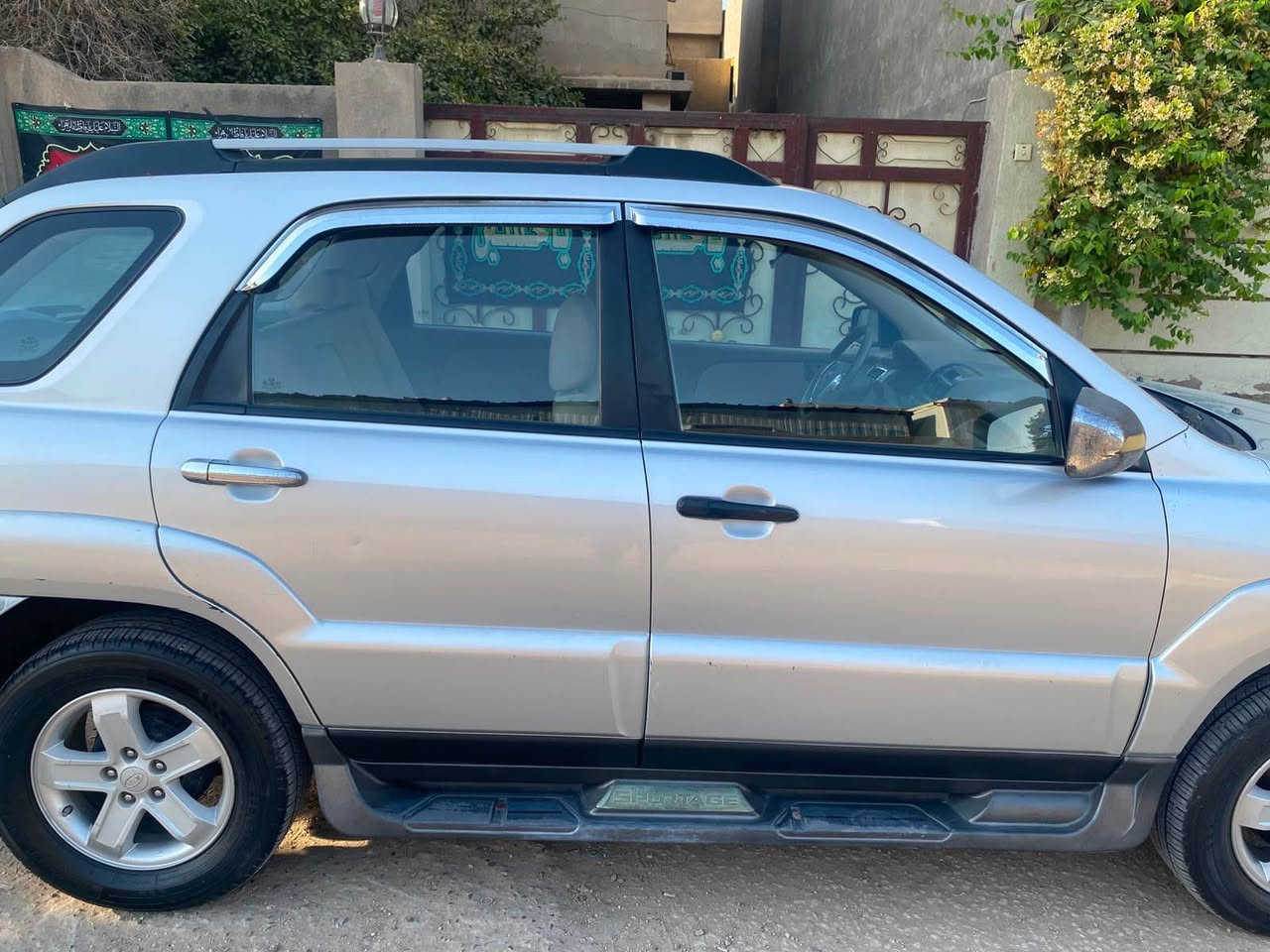 كيا سبورتج ٢٠٠٩ خليجي فول مواصفات فتحة وجلد وشاشه كله شغال مابيه اي نقص ماشيه ١٢٨ حقيقي رقم بابل بأسمي  تخم تاير جديد تخم بلكات جديد حتى دهن قبل يومين بدلت ترايك للبصره
مكان السياره حله / بكرلي 
السعر ١٠٥ وبيهه مجال قليل
فقط تبديل جاملغ ايمن والقديم موجود وبارد شويه بالبنيد 
للاستفسار *********** حلة, بابل
