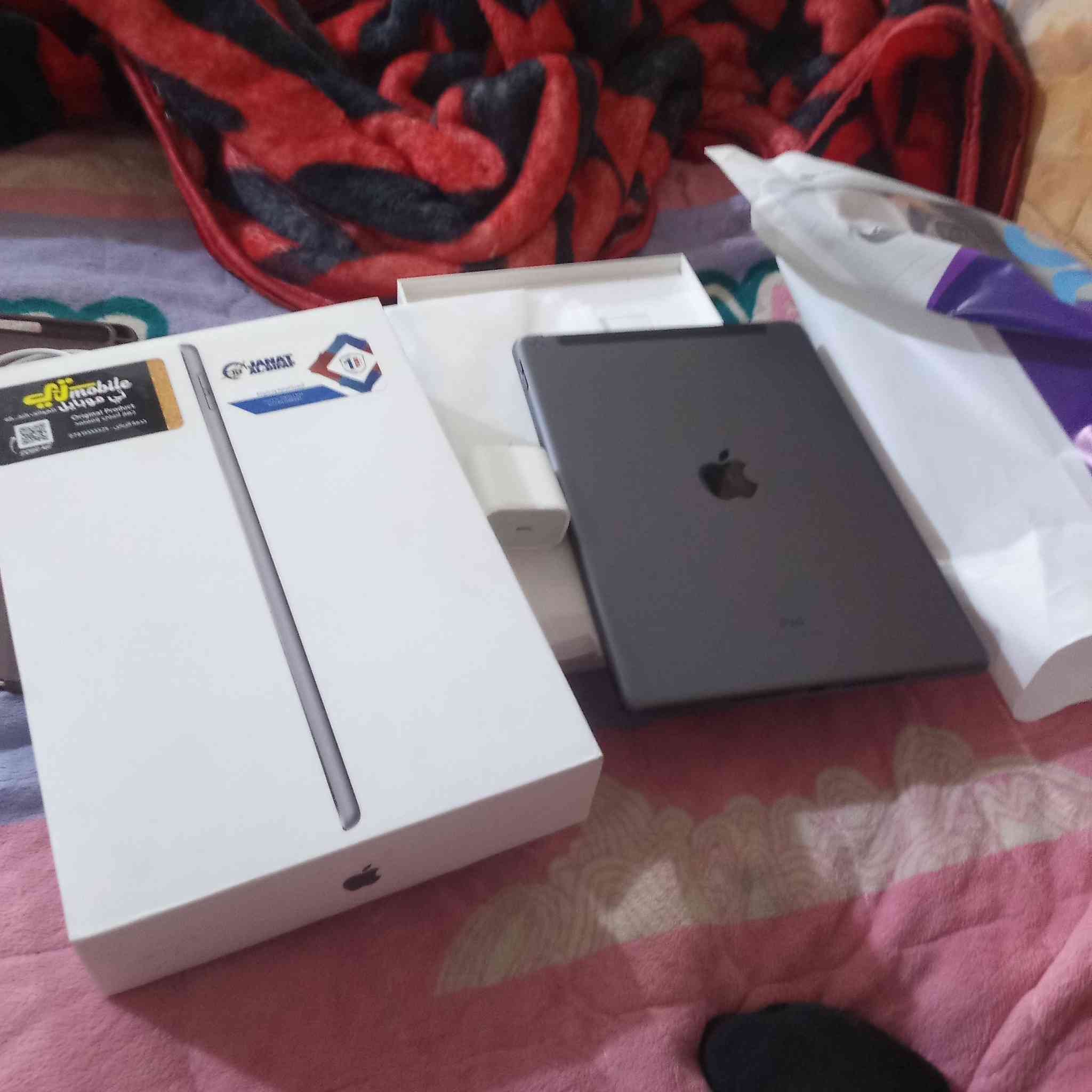 سلام عليكم ايبد 9 لبيع جديد صالي 4 ايام من مشتري ذاكه 64 فتحته بيدي كسر كارتون السعر 350. /***********
