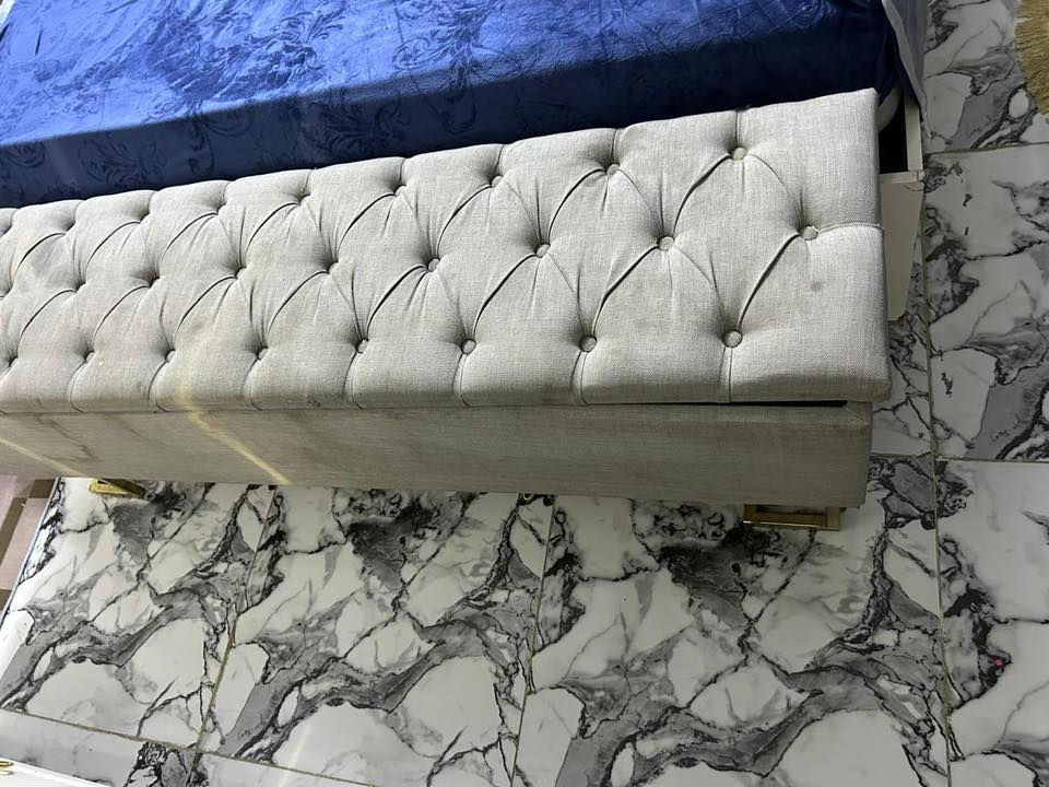 سلا عليكم غرفه تركيه للبيع 9قطع  كلشش نضيفه ممستعمله اهواي وهي الضرار كدامكم بلصور المكان بغداد البلديات 
سعر 900وبيه مجال بسيط رقم***********
