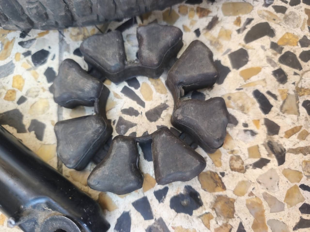 سلام عليكم غراض دراجه للبيع مكان بغداد عبيدي 
***********
