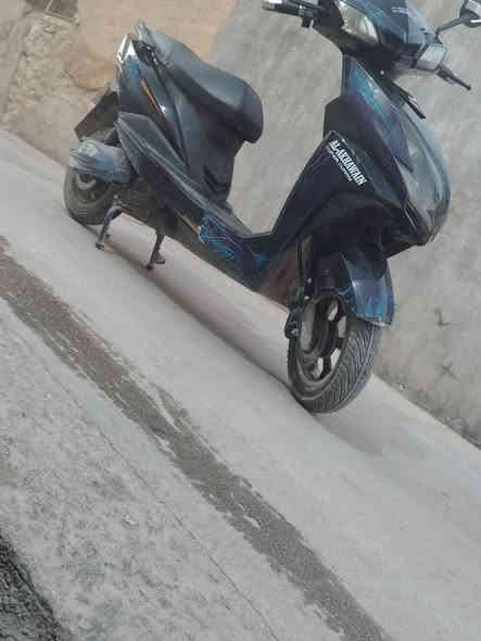 السلام عليكم عندي ماطور شحن للبيع نضيف من شركه الأخوين معروفه السعر 700الف وبي مجال ست بطاريات اربع نمر توصل السرعه 99 حقيقي للاستفسار موديل 25 ***********
