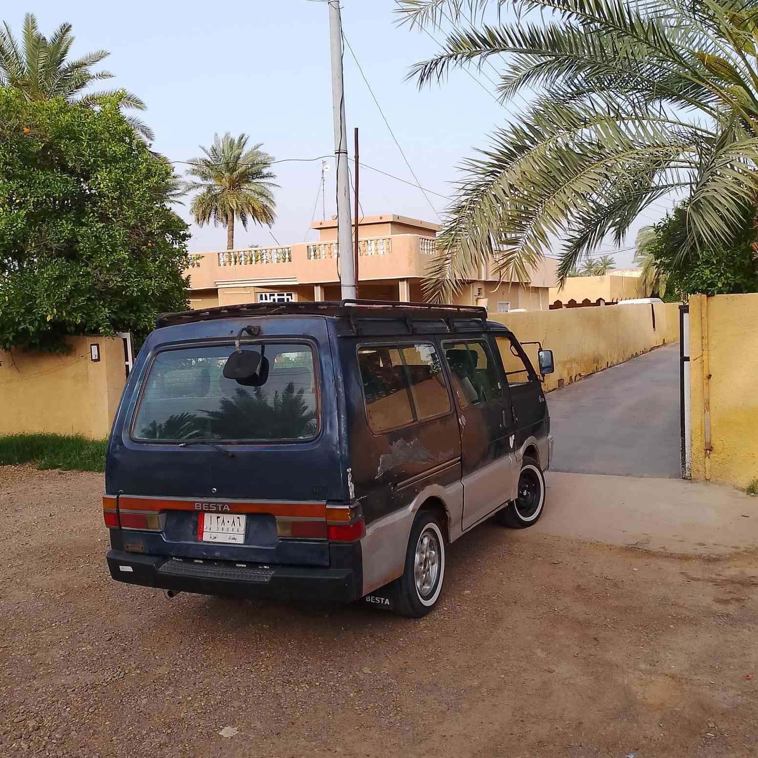 للبيع كيا بستا موديل 94 رقم بغداد الماني سنويه2027 مصفره من كلشي تريد تحول تريد  وكال مكينه وكير واكسن مكفولة دوشمه عام  تخم تاير سياره جاهزة من كلشي كبل الشارع مكان ابو غريب  سعر 43 بيه مجال رقم الهاتف***********
