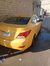 اكسنت رقم احمر راعيها ما يندله بغداد موديل 13سعرها 45رقم صاحب سياره 07...