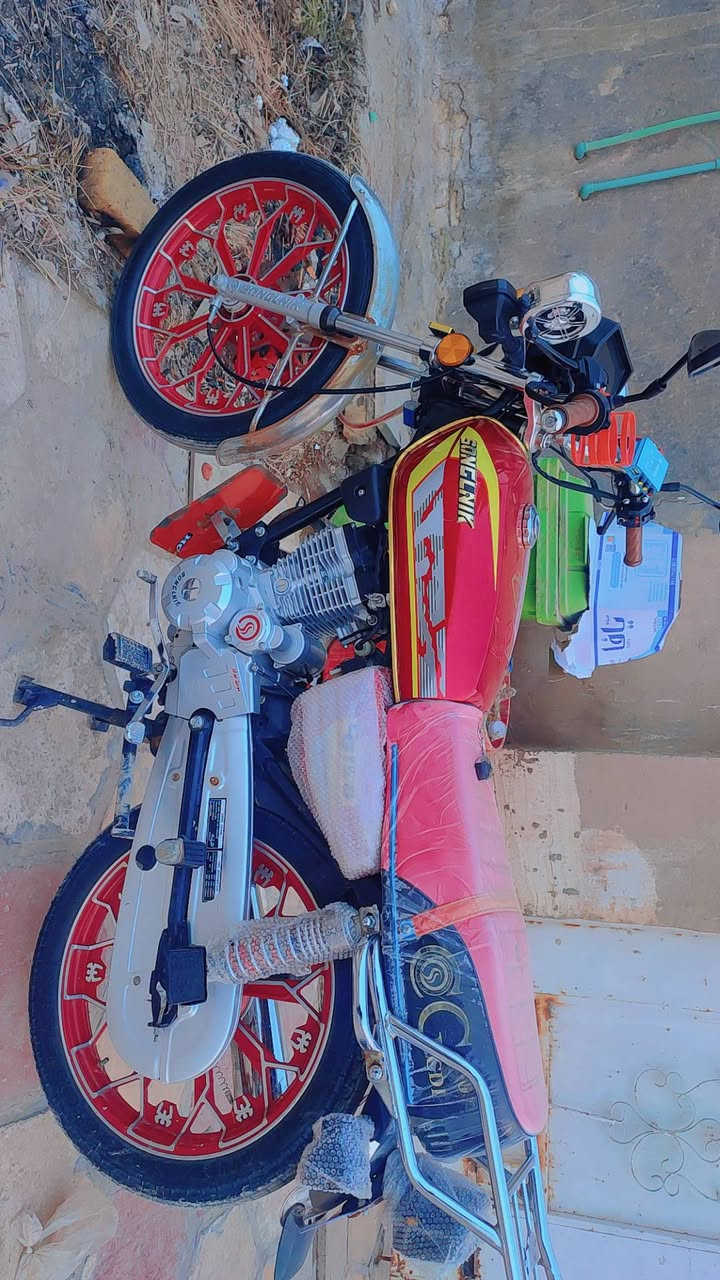 سيفان ٢٠٢٥ للبيع مال جناي ما متعوبة اوراق اصولي كهربائيات كلها شغالة بانزين فقط من المحطة دهن كاتو عصير ابو ٥٠٠٠
بصمة تشغيل عن بعد وياها بصمتين وسويچات مال جوزة ايضاً ما لاغيها وصفارة انذار أكرر مال جناي ٨٥٠ والشراي يدلل
قضاء القاسم 
***********
