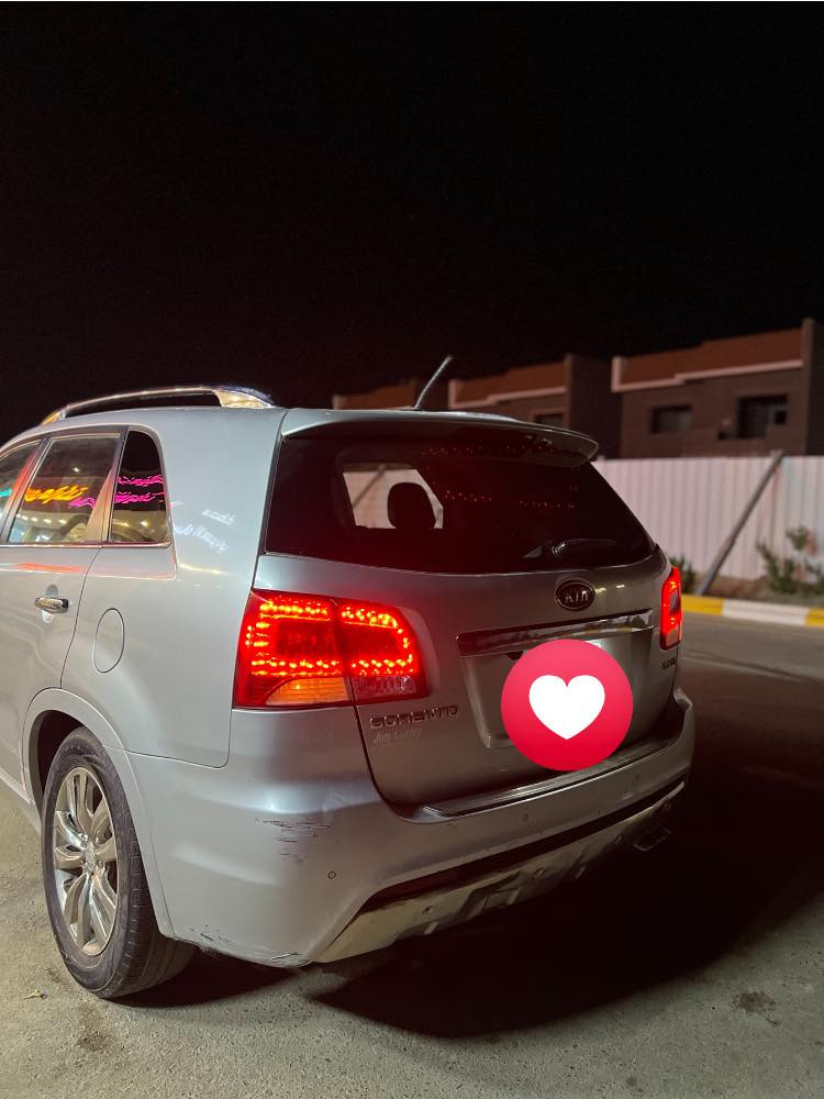 سلام عليكم من رخصت الآدمن
سورنتو موديل 12 20
رقم بغداد 
فول مواصفات وارد أمريكي دفع رباعي 
كرسي كهرباء 
تشغيل بصمه 
محرك 6سلندر
تخم تاير جديد 
تبريد 3قطع 
7راكب 
السياره بحاله جيده  
وبعد بيها مواصفات معروفه للسورنتو
السعر 123ورقه وبيها مجال للطيبين  

السياره مكانها ديوانيه مركز 
للتواصل والاستفسار 
***********
