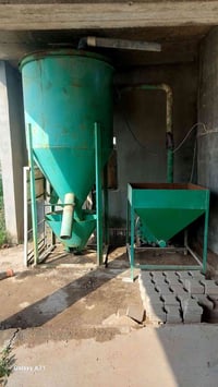 جاروشة للبيع للإستفسار أتصال فقط 07710154873