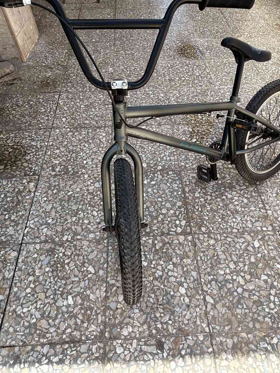 السلام
السلام عليكم بايسكل مال حركات BMX قياس ٢٠

جديد غير مستخدم ❤️

للبيع 160 بي مجال للتواصل ***********
