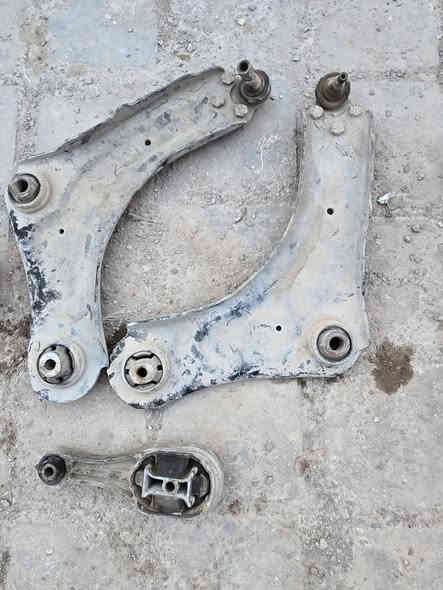 السلام عليكم عندي غراض رينو فلوانس تركي فرنسي سلف ودرايم الطويل صوب اليمنه والدرع الحديد وطبلات الاماميه الفرنسي وروله الزغيره ***********
