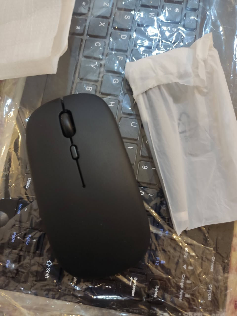 الشلام عليكم
/م ت ا ح/
ايباد  استخدام قليل 
يحمل سيم كارت مع جميع ملحقاته من قلم وكيبورد وماوس  وادواته غير مستخدمه  ***********
