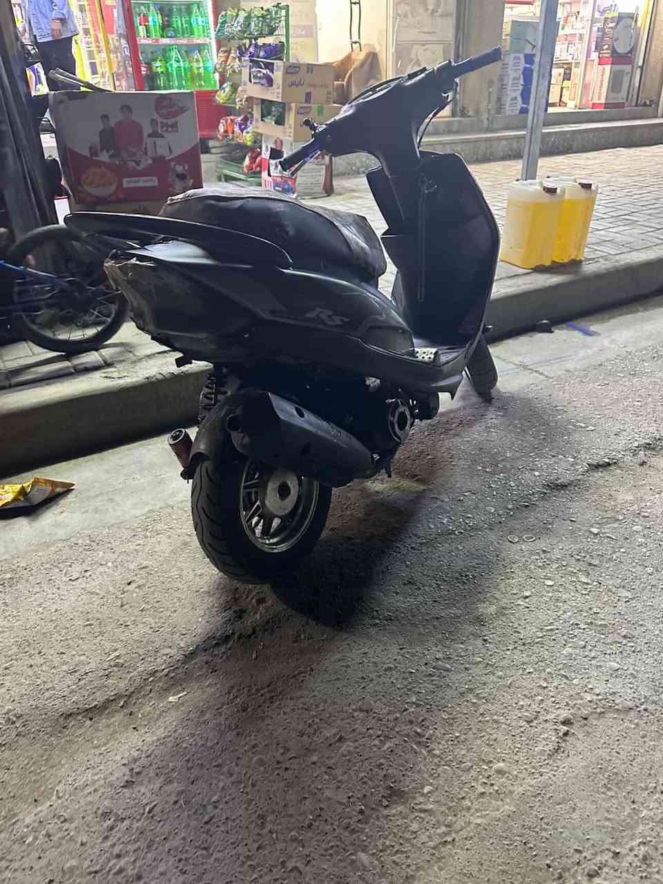 دراجة  ماكس عدله
بوشه55
تايرات جلاتين عليهن وياله نجمه
مكينته حلوه شلعه ومعدل
بس عوزه ترتيب 
سعره ٣٥٠وبيه مجال بسيط 
الشعب ***********
