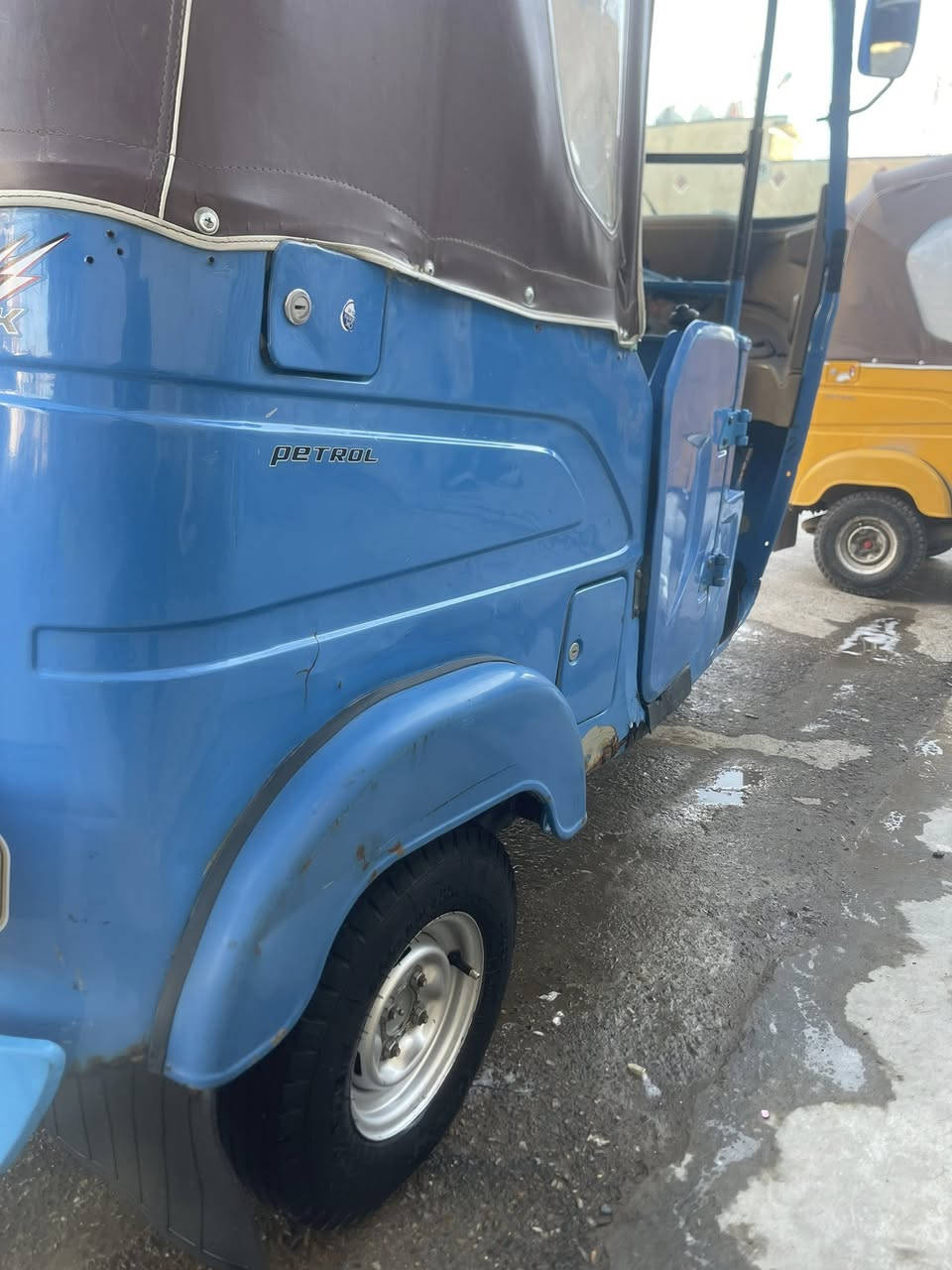 سلام عليكم تكتك للبيع موديل 22رقم وسنويه رقم ذي قار لعنوان بغداد لحسينية مال راشدية سعر 8وربع ***********
