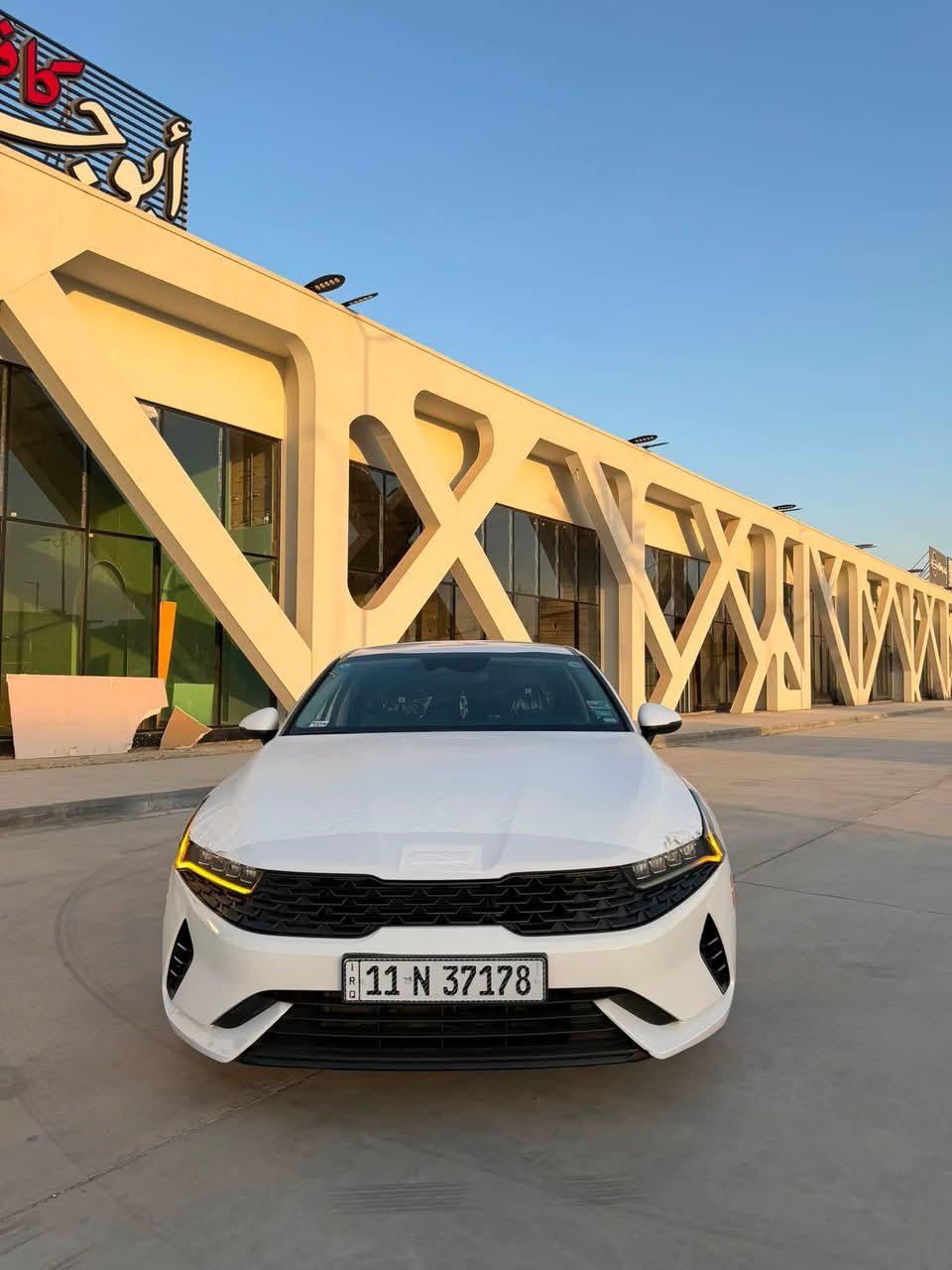 كيا K5 للبيع 2023
السيارة امريكية مكفولة كفالة عامة كلين 
مواصفات السيارة 
    شاشة لمس 
* دعم Apple CarPlay وAndroid Auto لاسلكيًا.
* تشغيل السيارة عن بعد 
* كاميرا خلفية.
* مثبت سرعة ذكي.
* المحافظة على المسار.
* فرامل طوارئ أوتوماتيكية
* مراقبة النقطة العمياء
* كشن كهرباء 
* حساسات امامية خلفية 
* صندوق ذكي عند الاقتراب 
* مسطرة خلفية لد كامل على طول الجنطة 
* المحرك 1.6T 
* مشي السيارة : 54mi 
* رقم بغداد تحويل ثاني يوم 
* السعر 174 $ورقة وبيها مجال بسيط 
 ***********
