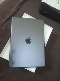 ورحمه الله وبركاته ايباد ايفون الجيل التاسع نضيف اي كسر او شخطايه مابي...