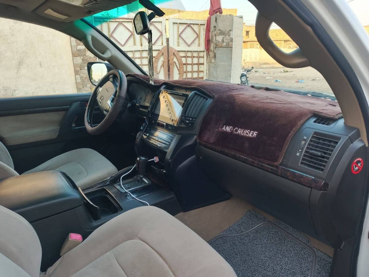 سلام عليكم
لبيع تيوتا الاندكروز 

موديل 2008

محرك كير حداديه تبريد تدفئه كله شغال 

سته اسلندر

بيه فقط صبق بل جاملق الكدام جيهت سايق اثر جراد  سونار موجود

رقم بصره بسمي 

سعرها 270$ 

الاستفسار تواصل ***********
