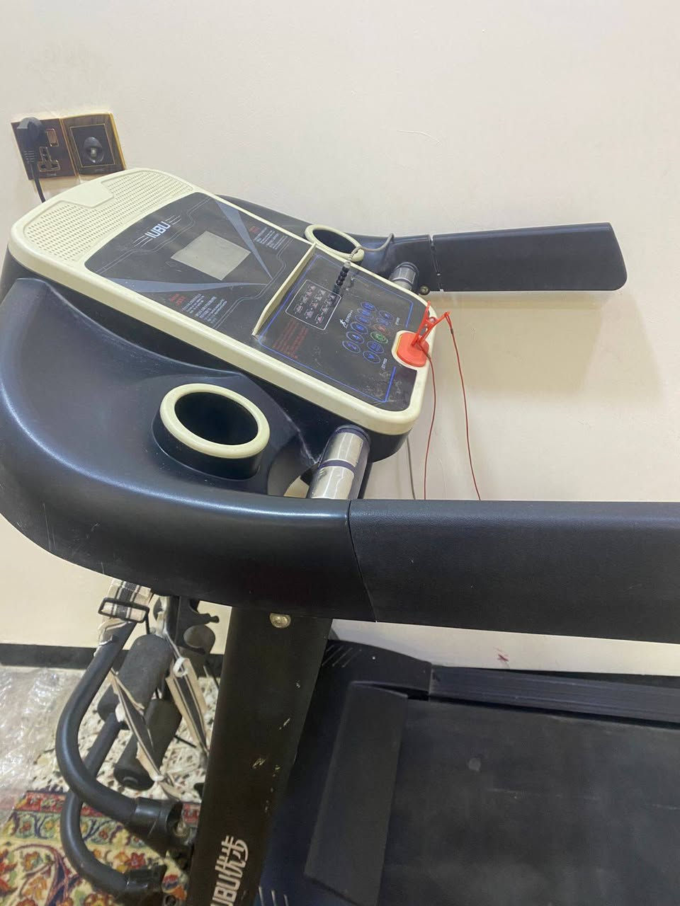 السلام عليكم 
جهاز رياضي مال قاعات يتحمل وزن ١٥٠ دبل ماطور استعمال جداً قليل ٤٢٥ وبي مجال بسيط الاستفسار ع الرقم 
***********
