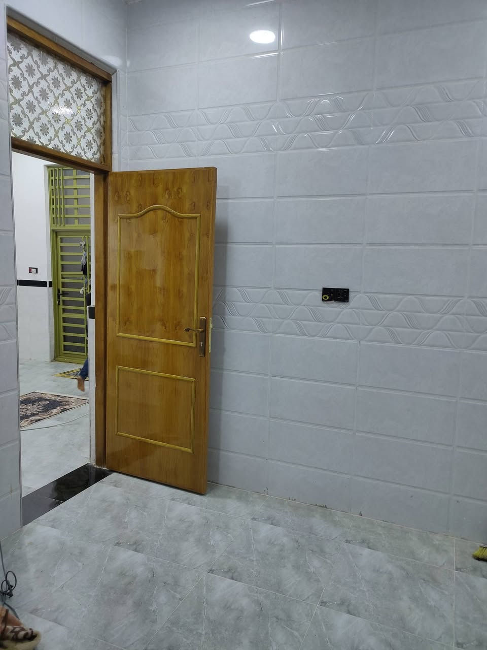 اللهم صلي على محمد وآل محمد 🌺
بيت البيع
بنيان درجه اولى

طابو سند 25

       ((  المساحه)) 

      (( 450 ركن )) 

     باني 200 باقي

         250ركن

مسلح صب كونكريت

تاريخ البناء  2025

الماجديه حجي حسن قرب الصفه القديمه

استقبال 8 ×4

مطبخ 4 × 5

صاله 8 × 4

غرفتين 5×4 
جراج سياره

على شارعين 15و10

واليريد لبيت وحده عادي

يرهم مراوس اذا بيت قاطين

للاستفسار اتصل 

وتساب

 ***********
