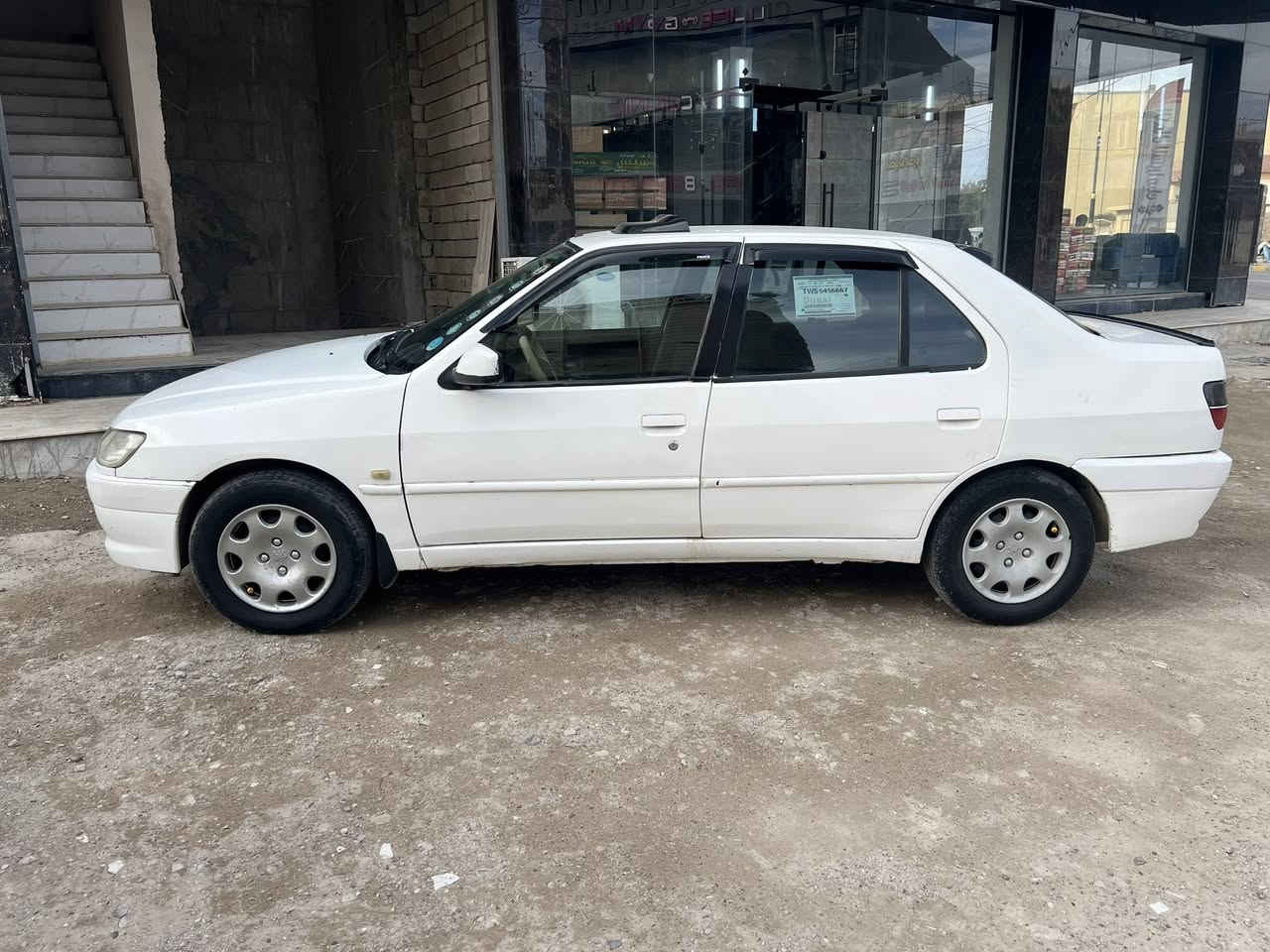 السلام عليكم 
بيجو للبيع. 306  موديل 2001 
مصبوغه عام 
ضربتها جنطه 
السعر 35
***********
