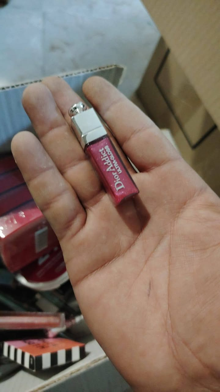 ماركات اصليه شرط  كل قطعتين ب3اقل شي  15قطعه ابيع. واذا تريد أكثر. يكون السعر انسب ياطيبين


**إذا كنت صاحب هذا الإعلان وتريد حذفه لأي سبب، رجاءا أرسل رسالة إلى الدعم الفني**