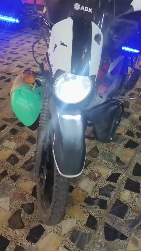 سلام عليكم بوكسر ٢٣ مكفوله اوراق اصوليه شرط الترقيم ماشيه ٨٠ الف مكينه بلاديه لاتبخير ولا تنقيص مكاني بغداد سعره 1550 وبيه مجال بسيط ***********
