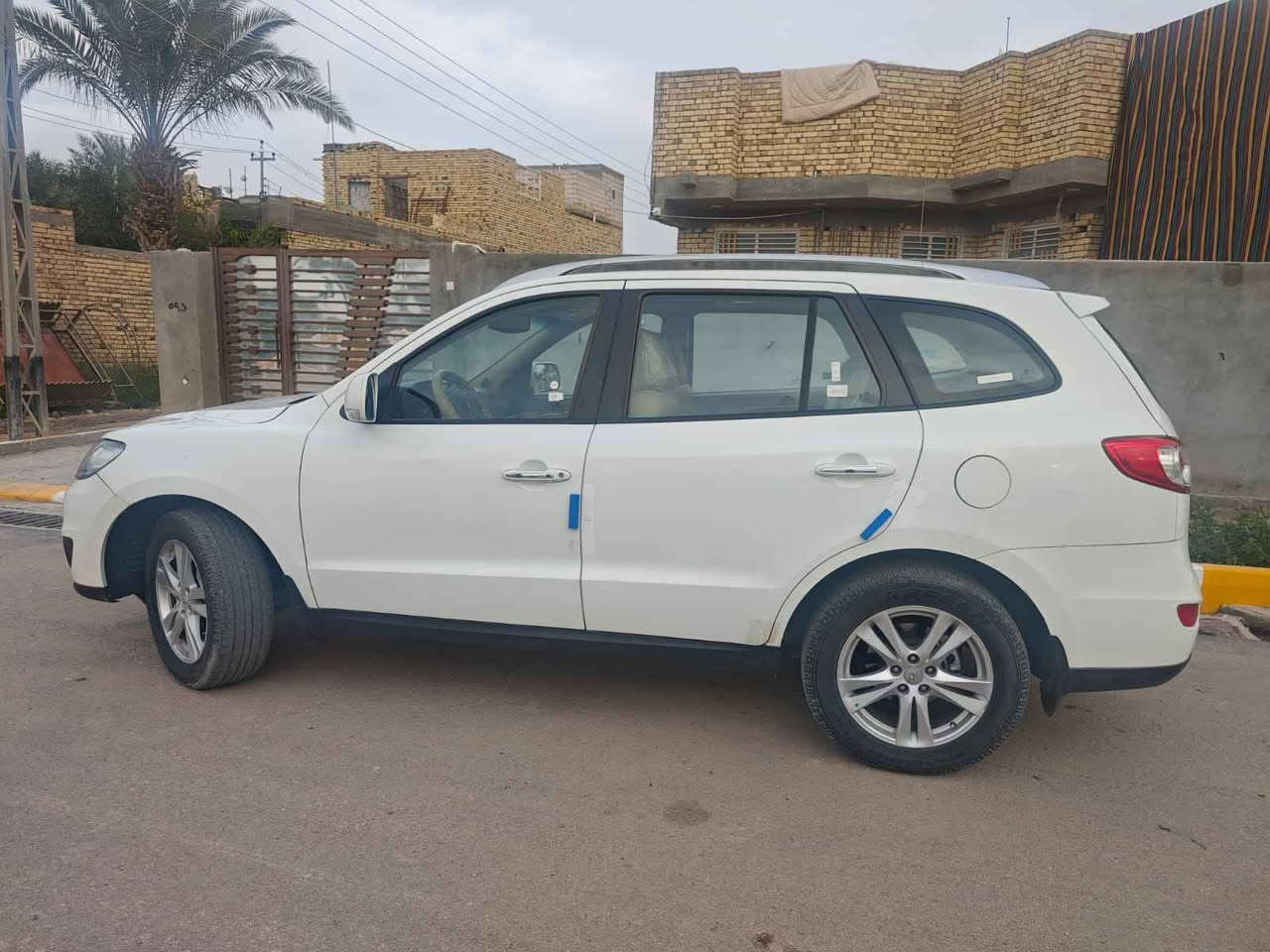 السلام عليكم
 للبيع هونداي سنتافيا 2011 رقم بغداد انجليزي محرك 6 سلندر، 7 راكب تحويل مباشر خليجي
 السونار مرفق مع المنشور
فول المواصفات 1/1 
دفع رباعي فور ويل
فتحه سقف 
بصمه ابواب 
بصمه تشغيل  
تحكم استيرن جهتين 
شاشه ، كامره
ارضيه جلد
ويل كب كروم 
3 قطع تبريد، تبريد بيانو مناخين
مري شفط واشاير بالمري
ثلاجة
وبعد بيها مواصفات غير مذكوره 
سياره جديده وجاهزه مكينه وكير شرط حداده نظيفة
مـكـان-سـياره- ذي قار - قضاء الرفاعي

للاستفسار اكثر: اتصال او واتساب
*********** الرفاعي, ذي قار
