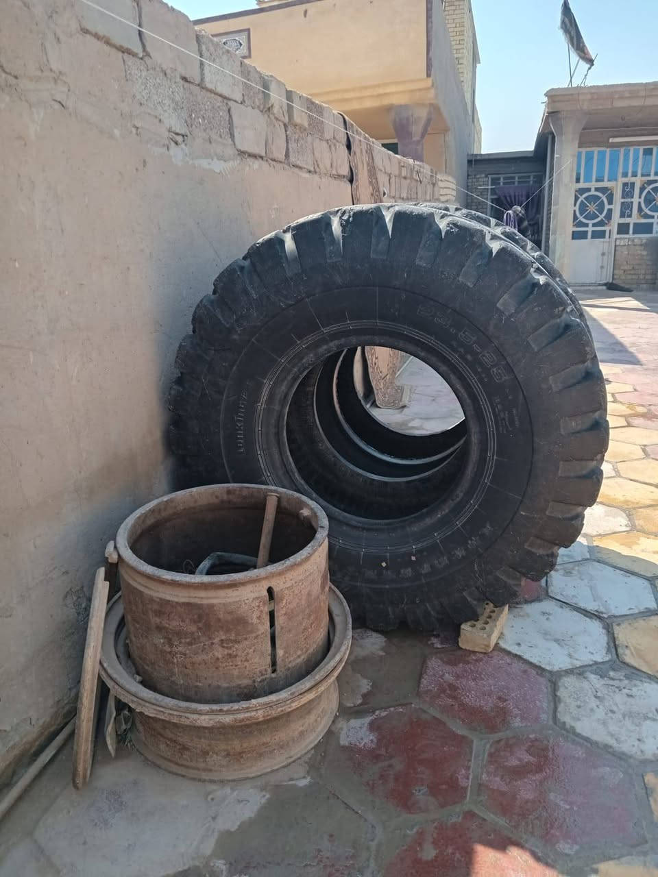 السلام عليكم البيع زوج تاير 23\5\25 نضيف ينشد جوبلس العنوان بغداد الستفسار عله رقم  ***********
***********
