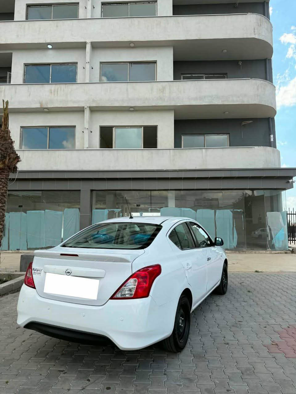 نيسان صني  
هندي اصل  پليت زرگة 
موديل 2021
ماشية 140 الف 
سنوية و هزة  2027 جديد   رقم اربيل 
تحكمات ستيرن 
شاشه ايباد + كامرة 
 بلاجكتور  و جناح بيلادي 
تخم تايرات جديد 
صدر جديد.  
گير و محرك بشرط  
سيارة بدون صبغ كفالة 
بدون حالوب 
فقط بيها شبر تعديل بارد 

كركوك رحيم اوا 
***********
سعر 106 و بيها مجال قليل كركوك, العراق
