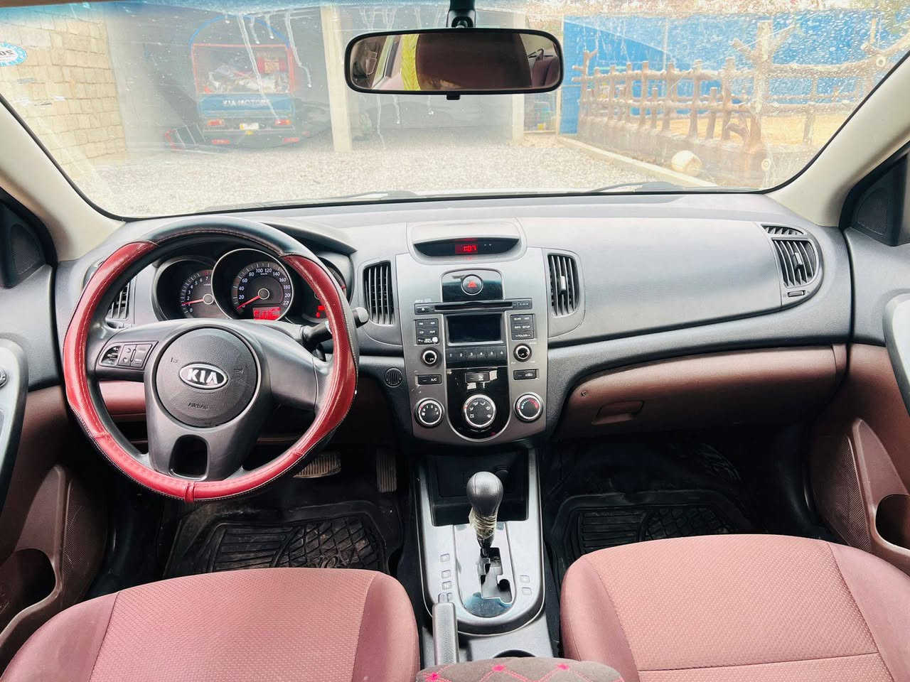 سيراتو 2010
رقم وهزه وسنويه جديد 
تحويل 
صبغ ثلاث قطع بدون داخل 
صدر تاير كلو جديد السيارة جاهزة 
السعر  93 وبيها مجال بيع ومراوس يرهم 
***********
